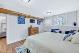 Seven Bells Cottage · Seven Bells Cottage- Close to Ocean!