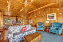 Tide's Edge Cottage · Tide's Edge-New Oceanfront!