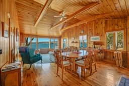 Tide's Edge Cottage · Tide's Edge-New Oceanfront!