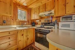 Tide's Edge Cottage · Tide's Edge-New Oceanfront!