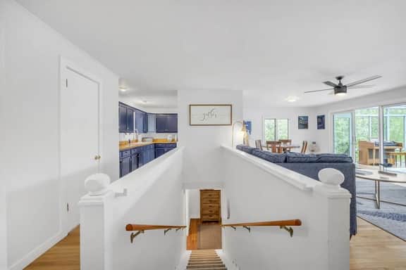 Seven Bells Cottage · Seven Bells Cottage- Close to Ocean!