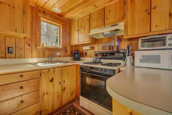 Tide's Edge Cottage · Tide's Edge-New Oceanfront!