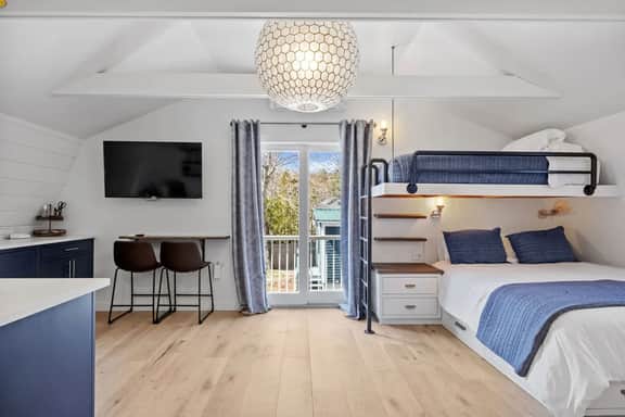 Lone Star · Lone Star-New! Sleep 8 in Seal Harbor!
