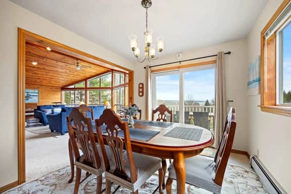 Seaview · Spectacular Ocean View/Whole-House AC/Firepit/Decks