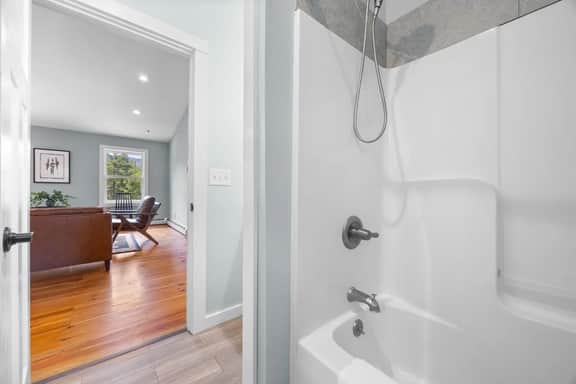Pine Hill Cottage · Serene Pondside Cottage w/Private Island Cam