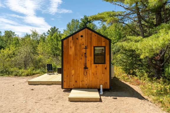 Aurora Nook · Aurora Nook-Cabin w/Shower & Queen Bed