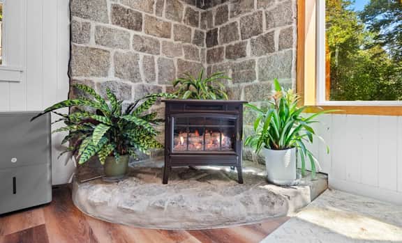 Summit Sanctuary – Minutes to Downtown Blue Hill!