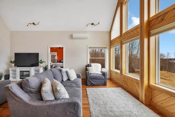 Grandview Luxury · Grand viewLuxury: 4BD Game Room & Sauna!