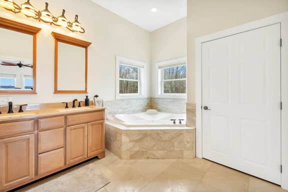 Grandview Luxury · Grand viewLuxury: 4BD Game Room & Sauna!