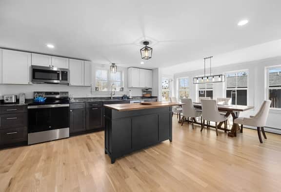 Willows Way  · Willows Way – Walkable Downtown Ellsworth!