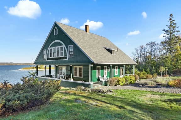 Ledgelawn · Ledgelawn – Stunning Waterfront Views!
