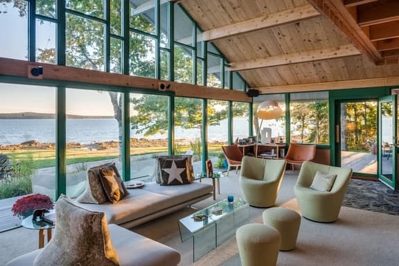 Starr House · Oak Point Bluff! Oceanfront!