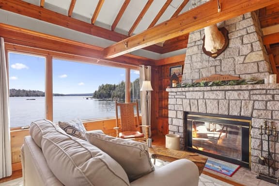 Lakeside Lodge · Lakeside Lodge!