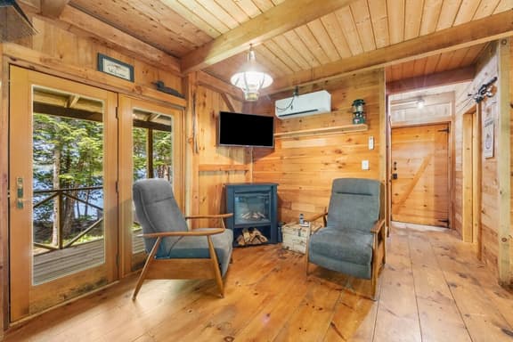 Milam Camp · Milam Camp-Beautiful Lakefront!