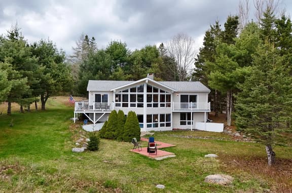 Seaview · Spectacular Ocean View/Whole-House AC/Firepit/Decks