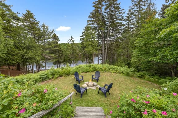 Moon River Retreat - Riverfront!