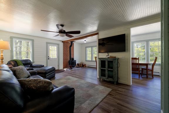 Gully Brook Cottage · Gully Brook Cottage! Lake Access!