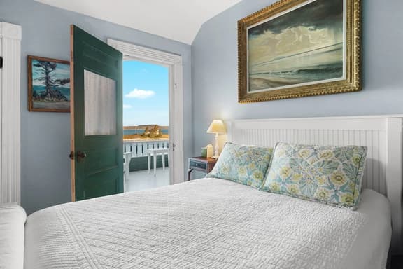 Ledgelawn · Ledgelawn – Stunning Waterfront Views!